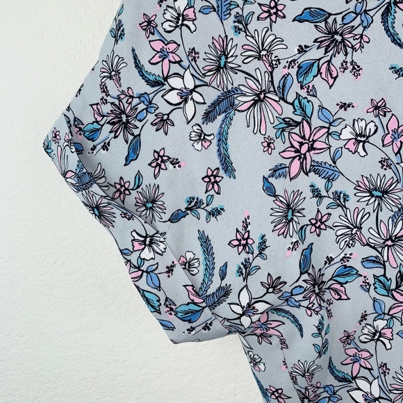 Pink Rose V Neck Floral Top - Picture 4 of 4